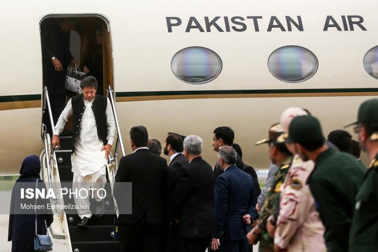 تصاویر عمران خان در مشهد,عکس های نخست وزیر پاکستان در مشهد,تصاویری از ورود نخست وزیر پاکستان به مشهد